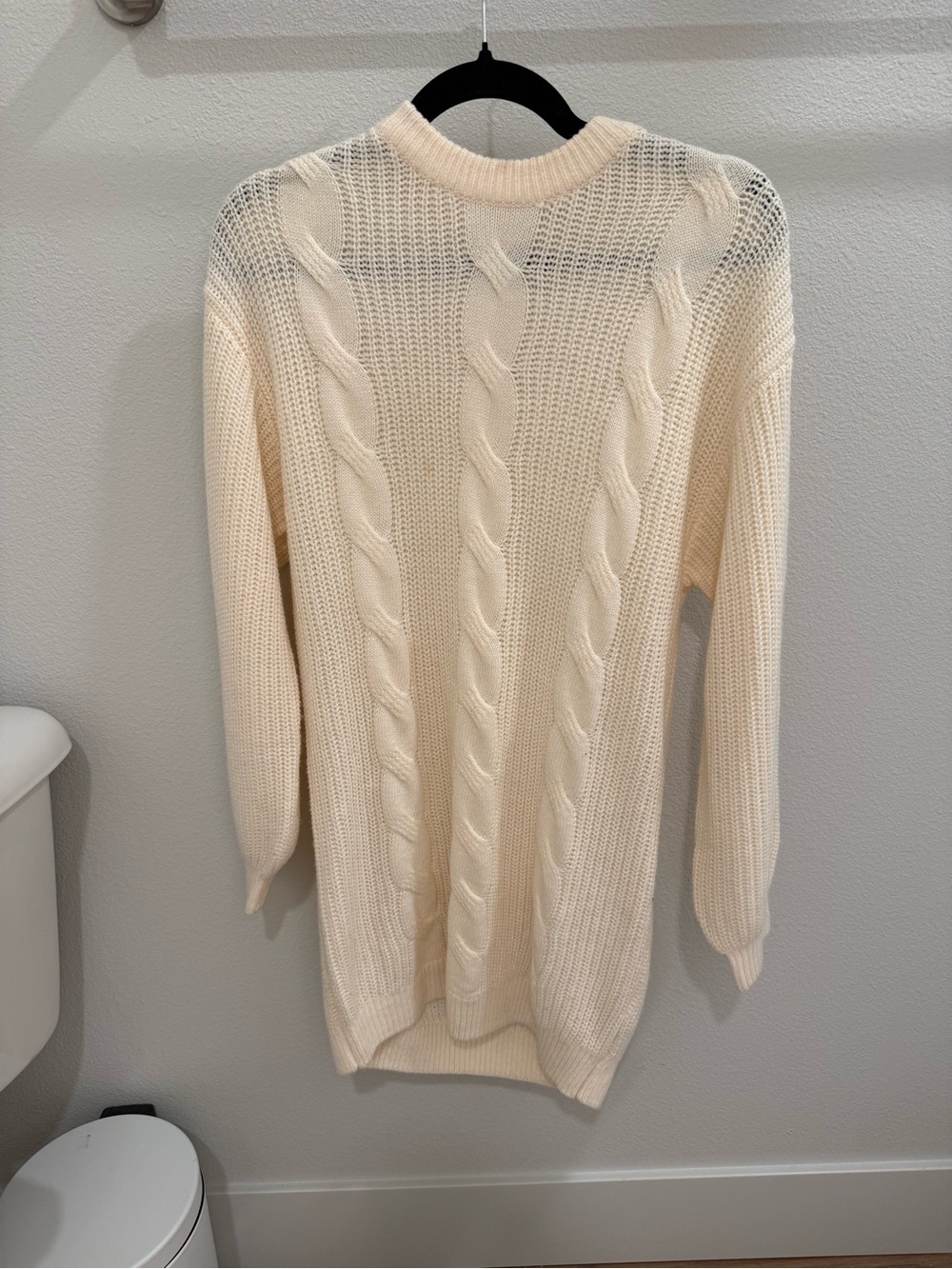 H&M Cream Cable-Knit Women's Sweater - Classic Crewneck